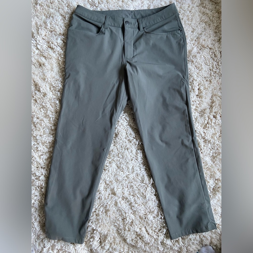 Lulu Lemon ABC Men’s Classic Fit Pants. Ankle Length. Size 32/27 Sage green